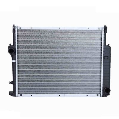 Un bon prix. 17111728908 Pièces détachées automobiles personnalisées Radiateur brasé en aluminium pour BMW Série 325 2.5 en ligne