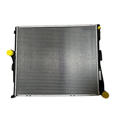 Un bon prix. BMW X3 E83 03-10 Parties automobiles Système de refroidissement de voiture Radiateur en aluminium avec réservoir d'eau en plastique en ligne