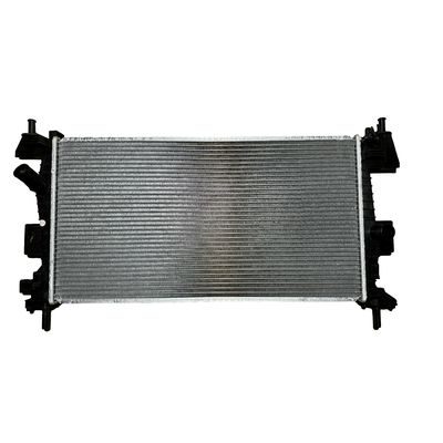 Un bon prix. Remplacez/réparer votre Ford Focus D2 F1 avec notre radiateur en aluminium et notre réservoir d'eau en plastique en ligne