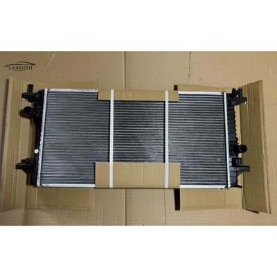 Un bon prix. 10122633 Pièces détachées automobiles Radiateur en aluminium pour le système de refroidissement automobile MG 6 et ROEWE RX5 en ligne